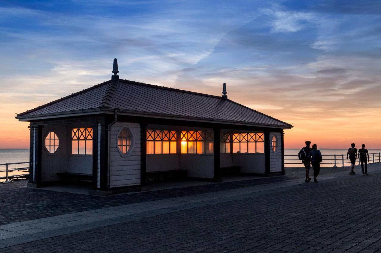 New Central Seafront Apartment- Stunning Sea Views Aberystwyth Exterior photo